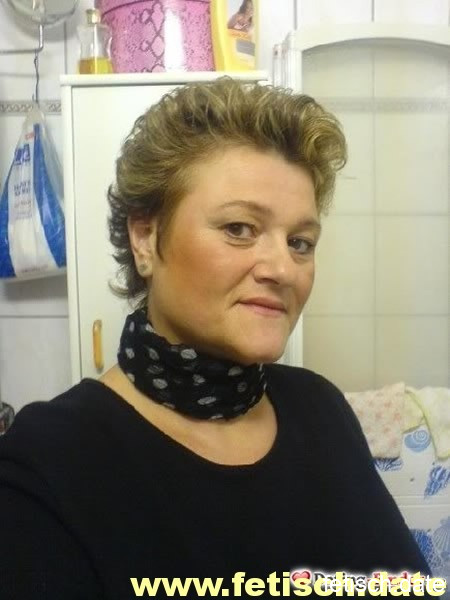 Frau, dunkel blonde kurze Haare, Berlin, Single, Partnersuche, Plaudern, Milf